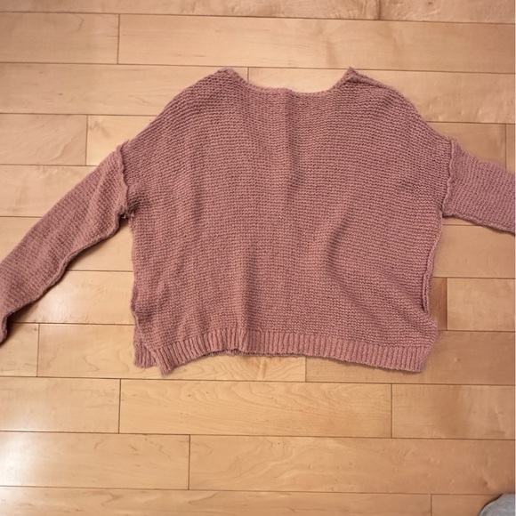 Pink v-neck knit sweater - Picture 2 of 3